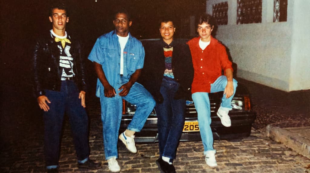 Banda Enigma nos bastidores em 1989